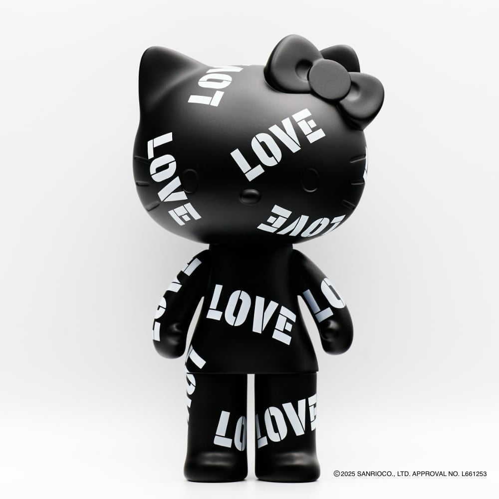 BARNEYS NEW YORK x HELLO KITTY 